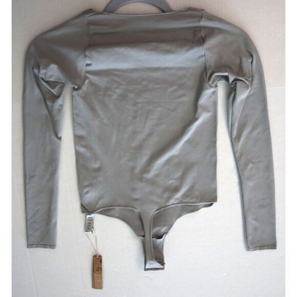 SKIMS Women's Sz S/M Light Gray Essential Long Sleeve Scoop Neck Bodysuit - Picture 2 of 4